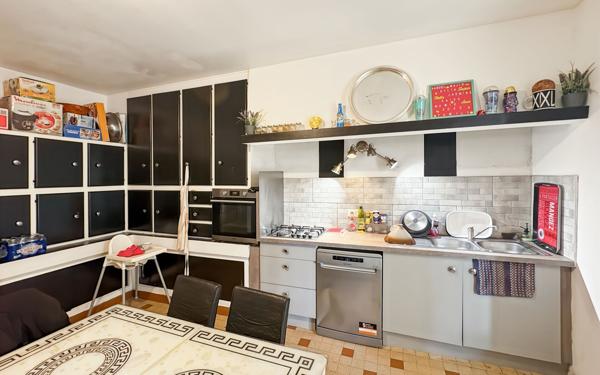 Immeuble à vendre    7 pièces • 157 m2 Valence