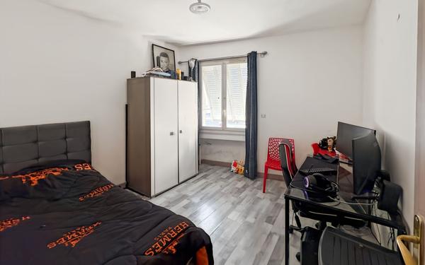 Immeuble à vendre    7 pièces • 157 m2 Valence