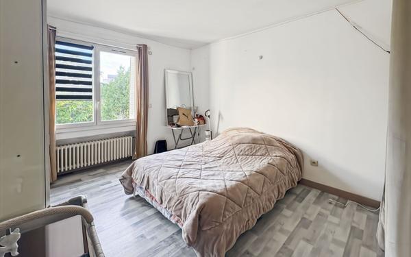 Immeuble à vendre    7 pièces • 157 m2 Valence