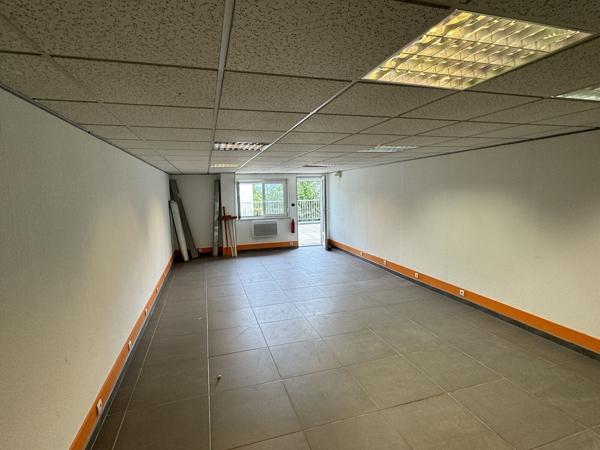 Locaux professionnels, 4 vastes pièces 68170 Rixheim