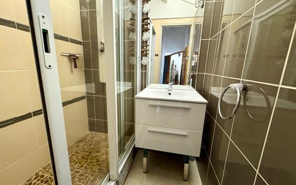 Appartement à vendre    3 pièces • 46,81 m2 Saint-François