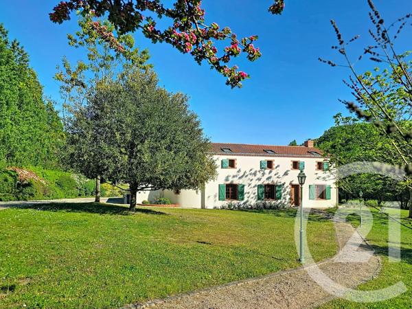 Maison à vendre  10 pièces - 205 m 2   MONTREVAULT SUR EVRE  - 49