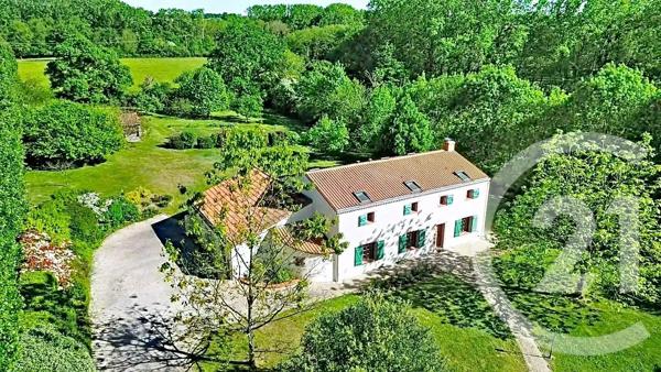 Maison à vendre  10 pièces - 205 m 2   MONTREVAULT SUR EVRE  - 49