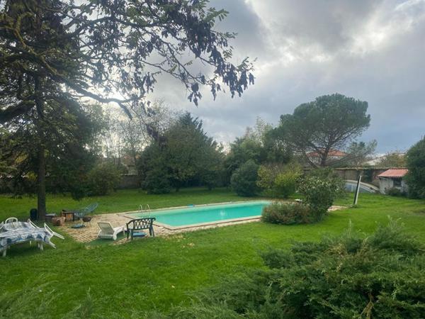 Maison Magné 8 pièce(s) 202 m2