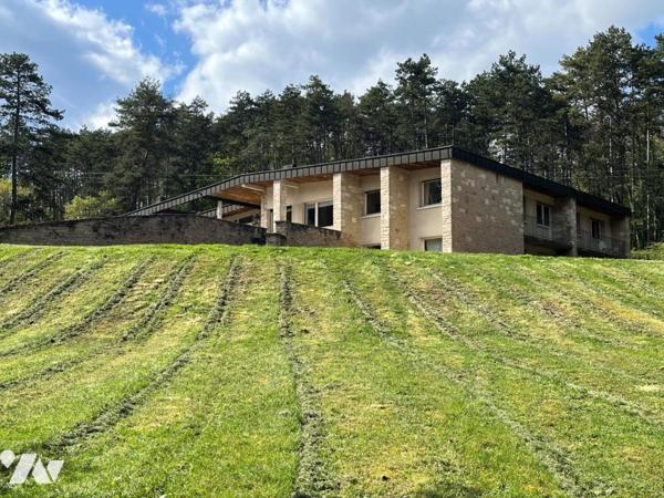 propriété NORD DIJON  de 14 pièces sur parc boisé de  5,4 HA