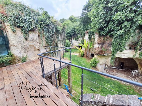 MAISON EN PIERRE ENTIEREMENT RENOVEE DE 150 M² AVEC TERRAIN DE 1 200 M² ET ESPACES TROGLODYTES