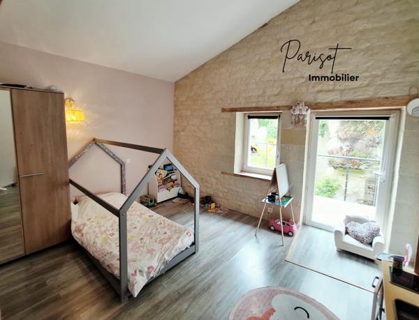 MAISON EN PIERRE ENTIEREMENT RENOVEE DE 150 M² AVEC TERRAIN DE 1 200 M² ET ESPACES TROGLODYTES