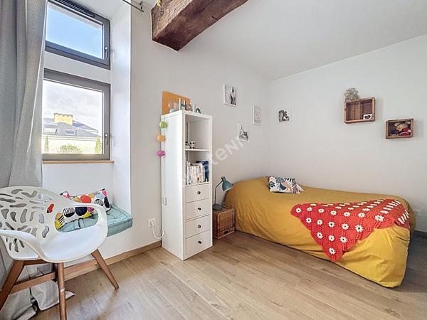 Maison en pierres à vendre à Ancenis-Saint-Géréon - Centre historique : 4 chambres, cour intérieur, rénovation de qualité.