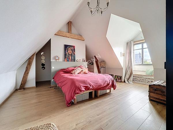 Maison en pierres à vendre à Ancenis-Saint-Géréon - Centre historique : 4 chambres, cour intérieur, rénovation de qualité.