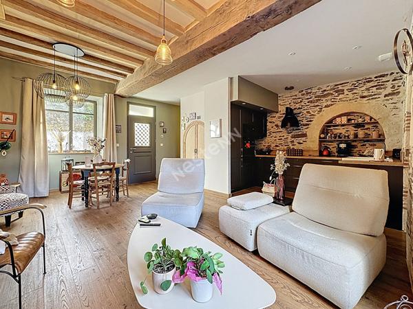 Maison en pierres à vendre à Ancenis-Saint-Géréon - Centre historique : 4 chambres, cour intérieur, rénovation de qualité.