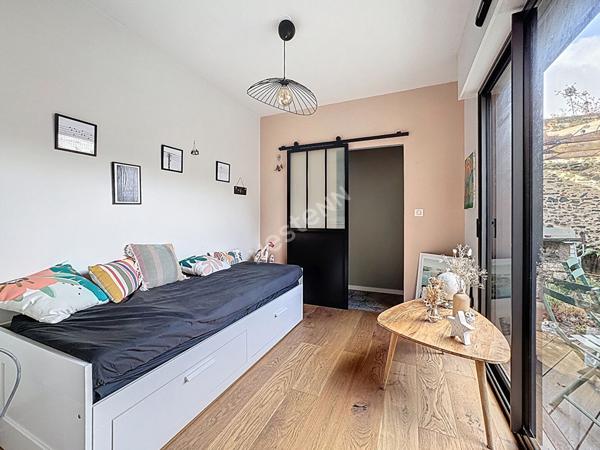 Maison en pierres à vendre à Ancenis-Saint-Géréon - Centre historique : 4 chambres, cour intérieur, rénovation de qualité.