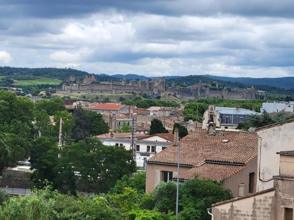 Rare à la vente : Appartement à vendre 4 pièces avec vue d'exception sur la cité de Carcassonne. Prix de vente : 124200€