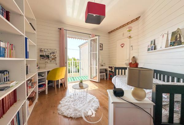 Carignan-de-Bordeaux (33360) MAISON T6 - 5 CHAMBRES - BUREAU INDEPENDANT - PISCINE CHAUFEE