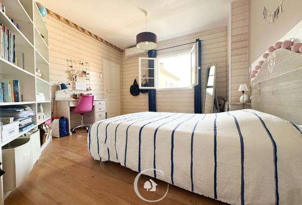 Carignan-de-Bordeaux (33360) MAISON T6 - 5 CHAMBRES - BUREAU INDEPENDANT - PISCINE CHAUFEE