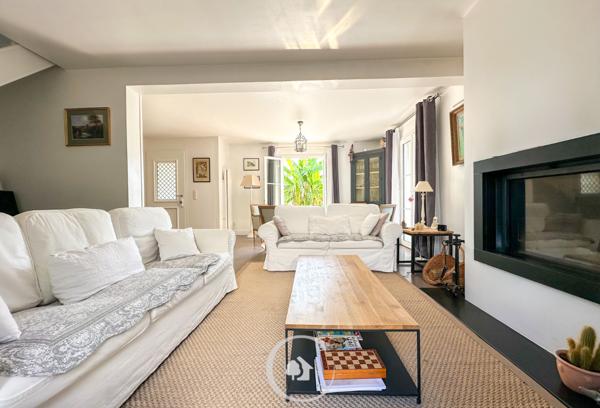 Carignan-de-Bordeaux (33360) MAISON T6 - 5 CHAMBRES - BUREAU INDEPENDANT - PISCINE CHAUFEE