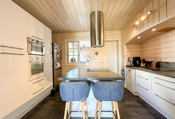 Carignan-de-Bordeaux (33360) MAISON T6 - 5 CHAMBRES - BUREAU INDEPENDANT - PISCINE CHAUFEE