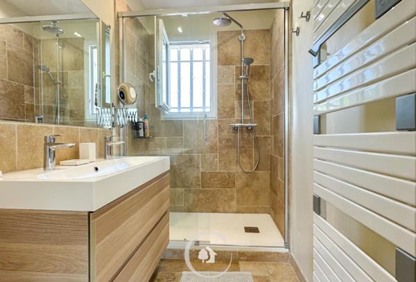 Carignan-de-Bordeaux (33360) MAISON T6 - 5 CHAMBRES - BUREAU INDEPENDANT - PISCINE CHAUFEE