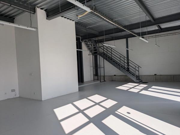 Local commercial à louer proche de CHAMBERY (73)380 m²