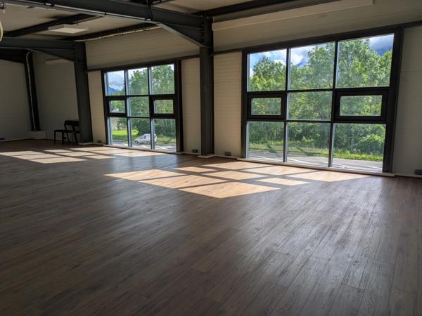 Local commercial à louer proche de CHAMBERY (73)380 m²