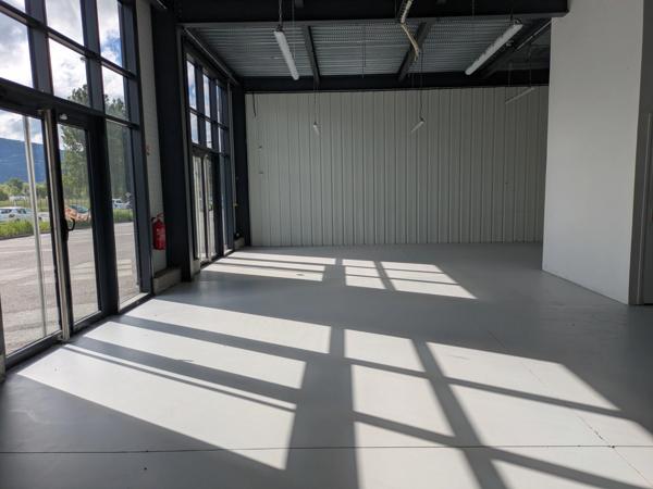 Local commercial à louer proche de CHAMBERY (73)380 m²
