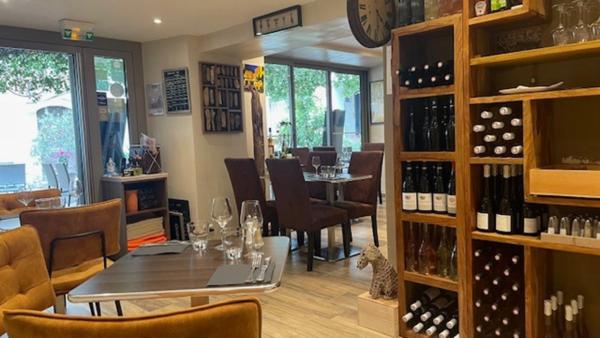 Dpt (83), à vendre Restaurant Murs et Fonds de commerce au coeur d'un village du Var Pays de Fayence