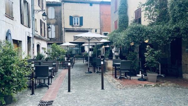 Dpt (83), à vendre Restaurant Murs et Fonds de commerce au coeur d'un village du Var Pays de Fayence