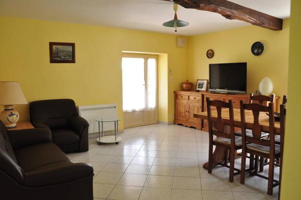 À Vendre – Maison de Plain-Pied avec Gîte Indépendant, Piscine et Parc Arboré sur 12 ha