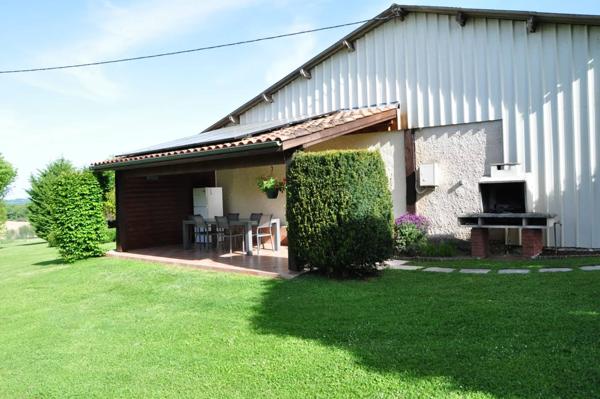 À Vendre – Maison de Plain-Pied avec Gîte Indépendant, Piscine et Parc Arboré sur 12 ha