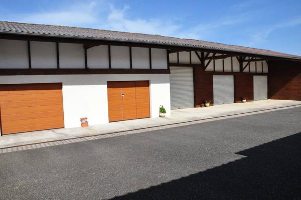 À Vendre – Maison de Plain-Pied avec Gîte Indépendant, Piscine et Parc Arboré sur 12 ha