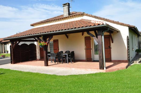 À Vendre – Maison de Plain-Pied avec Gîte Indépendant, Piscine et Parc Arboré sur 12 ha