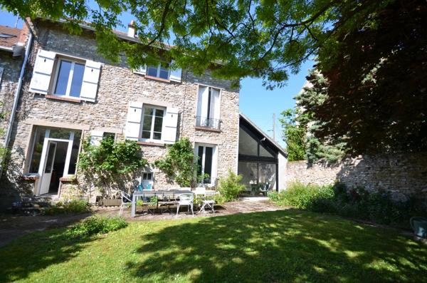 CHATEAU THIERRY (02)  à vendre Belle maison en meulière de 7 pièces