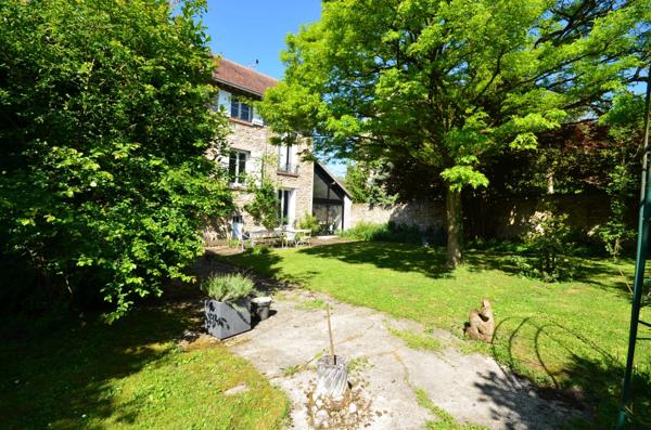 CHATEAU THIERRY (02)  à vendre Belle maison en meulière de 7 pièces