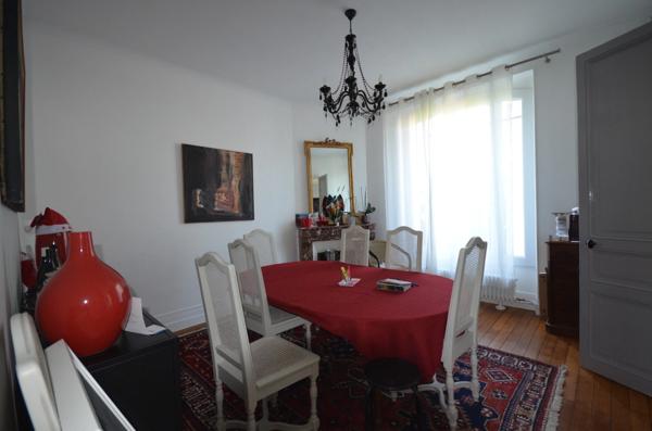 CHATEAU THIERRY (02)  à vendre Belle maison en meulière de 7 pièces