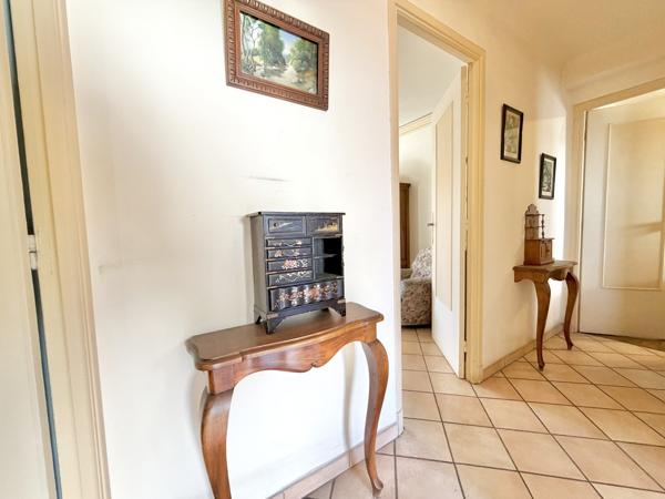 Antibes (06600) ANTIBES CENTRE VILLE Médiathèque 2/3P de 46 m2