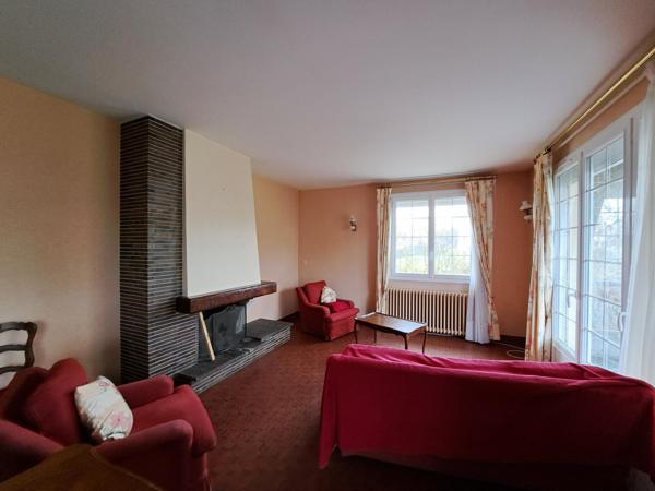 pavillon très lumineux sur sous sol  de 100m²  avec 3 chambres