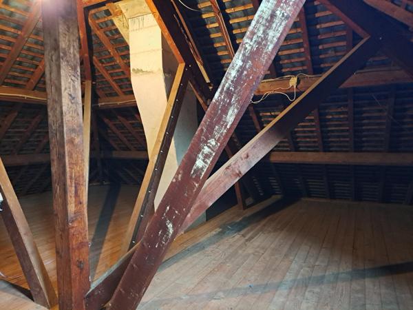 pavillon très lumineux sur sous sol  de 100m²  avec 3 chambres