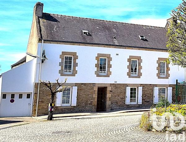 Maison de ville 9 pièces de 181 m² à Plougoumelen (56400)