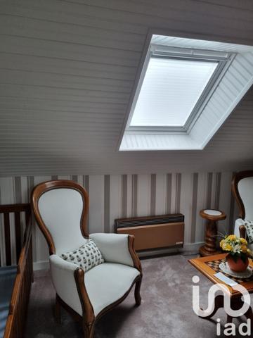 Maison de ville 9 pièces de 181 m² à Plougoumelen (56400)