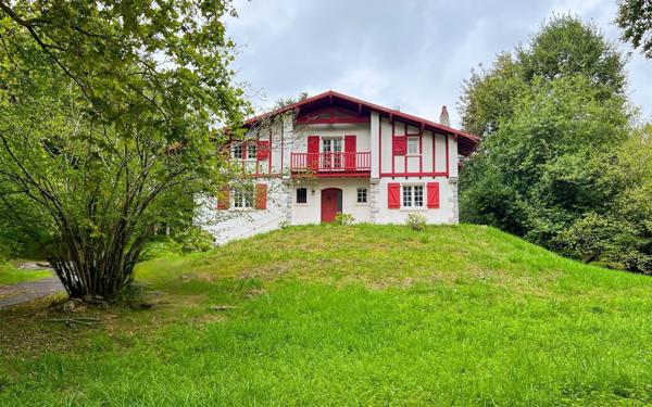 Maison à vendre    5 pièces •  Urt