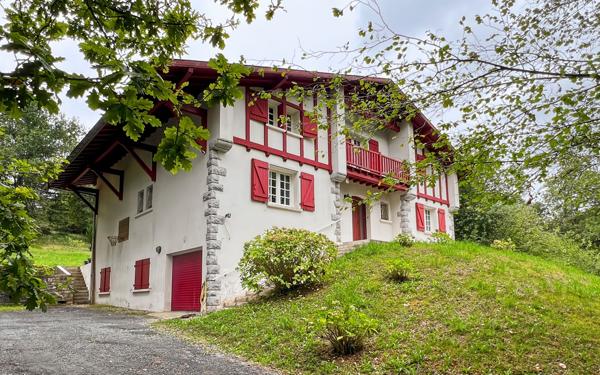 Maison à vendre    5 pièces •  Urt