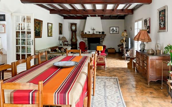 Maison à vendre    5 pièces •  Urt