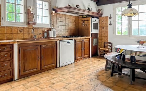 Maison à vendre    5 pièces •  Urt