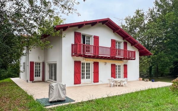 Maison à vendre    5 pièces •  Urt