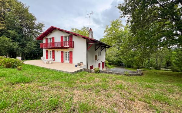 Maison à vendre    5 pièces •  Urt