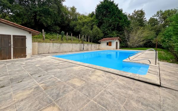 Maison à vendre    5 pièces •  Urt