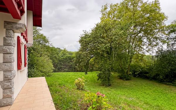 Maison à vendre    5 pièces •  Urt