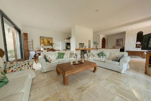 LUNEL (34400) – PROPRIÉTÉ DE CARACTÈRE – PISCINE – T2 INDÉPENDANT – TERRAIN 2 HECTARES – CALME – EXPOSITION SUD – NATURE