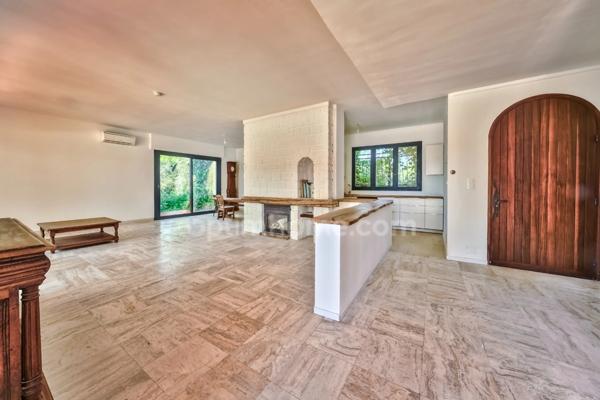 LUNEL (34400) – PROPRIÉTÉ DE CARACTÈRE – PISCINE – T2 INDÉPENDANT – TERRAIN 2 HECTARES – CALME – EXPOSITION SUD – NATURE