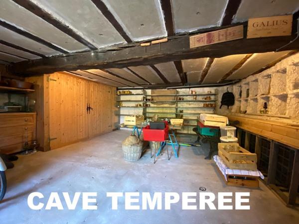 MAISON ANCIENNE EN PIERRES  3 CHAMBRES CADRE VERDOYANT GRANDE DEPENDANCE ATTENANTE 75 M²