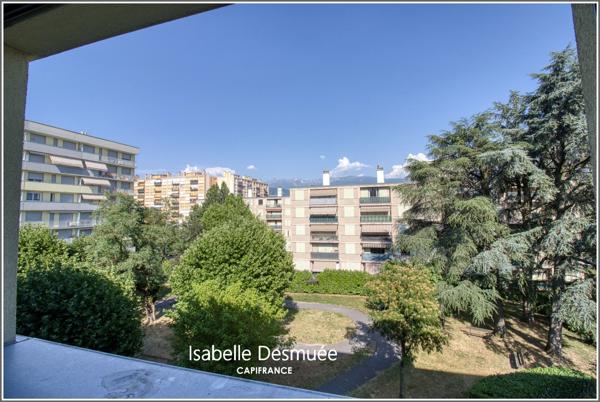 EXCLUSIVITÉ – T4 traversant de 78,3 m² avec balcon, vue sur les massifs et résidence sécurisée